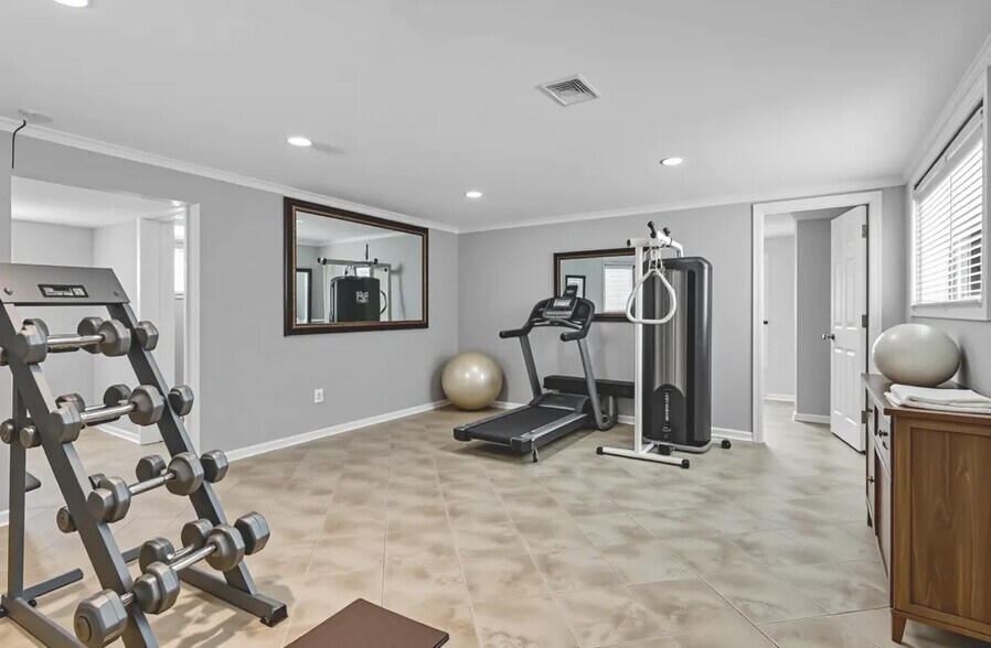 Building Photo - 608 Lavergne Ave