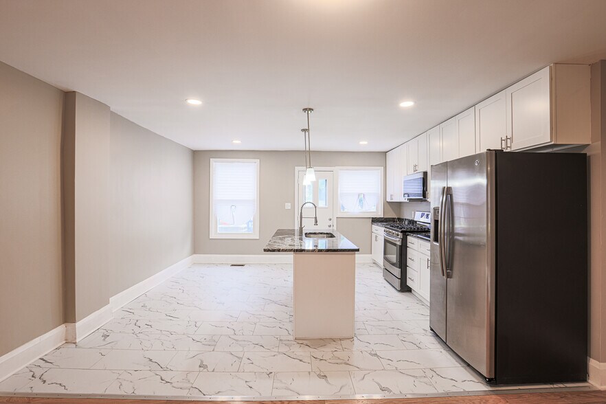 Building Photo - 130 Reedbird Ave