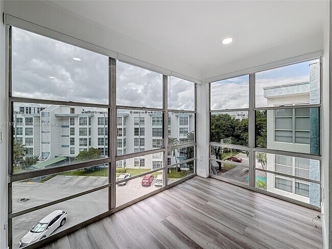 Building Photo - 17620 Atlantic Blvd