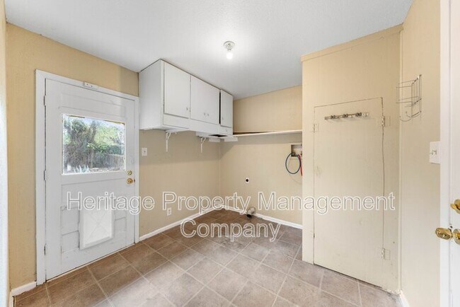 Building Photo - 138 Dora St