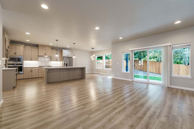 Building Photo - Spacious 4BR Modern Retreat and Luxury Liv...