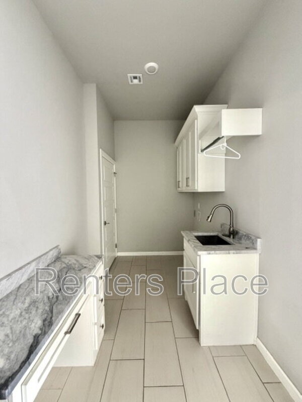 Building Photo - 12405 S 75th E Ave