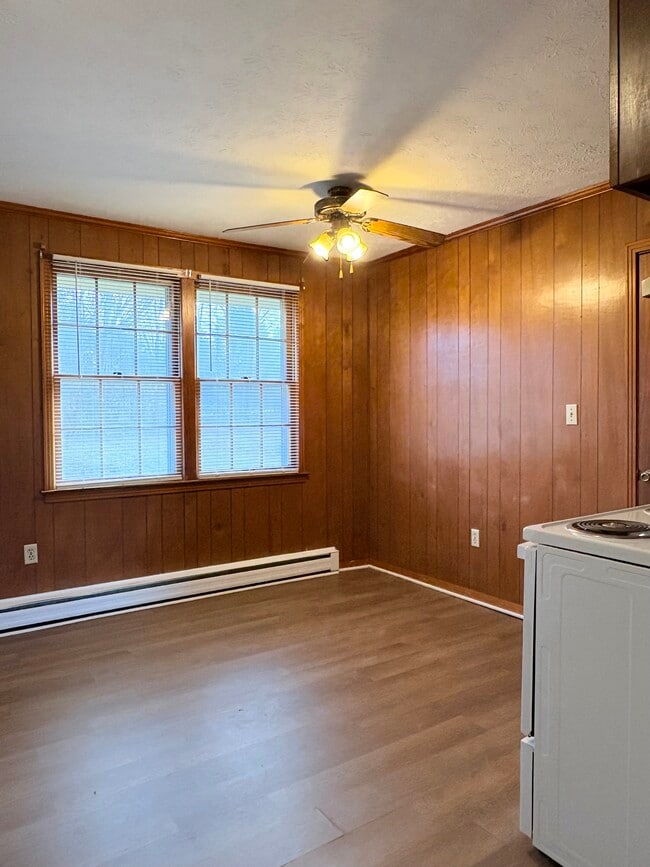 Building Photo - 1232 N Sunrise Dr