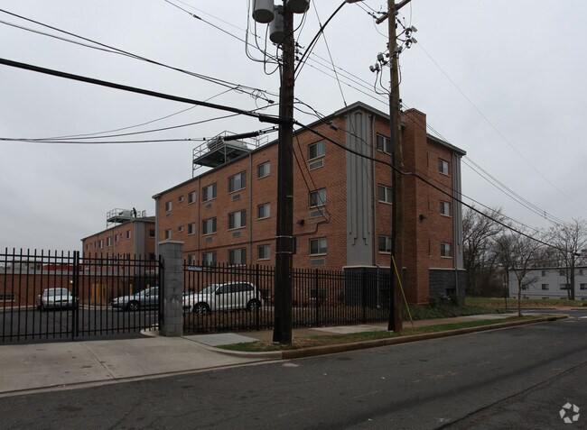 Building Photo - Bedford Falls