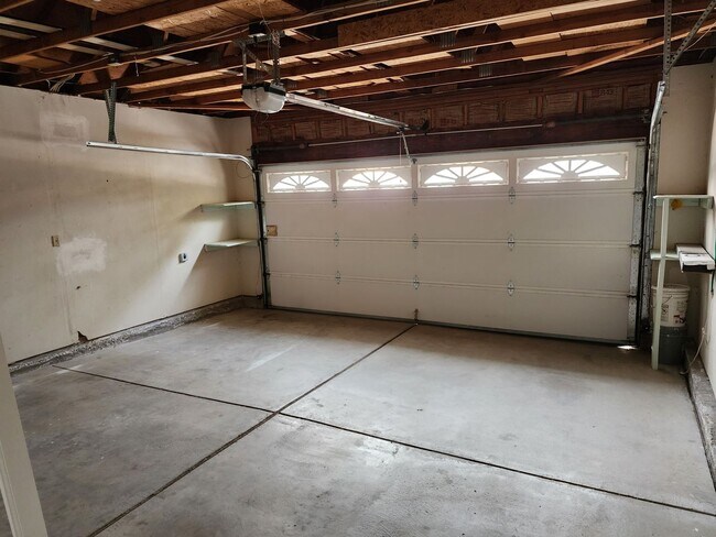 Building Photo - Home For Rent in Carson City
