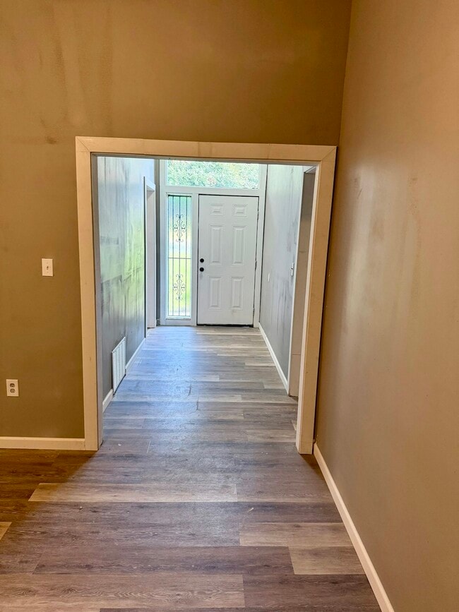 Building Photo - 1063 Capri Cir