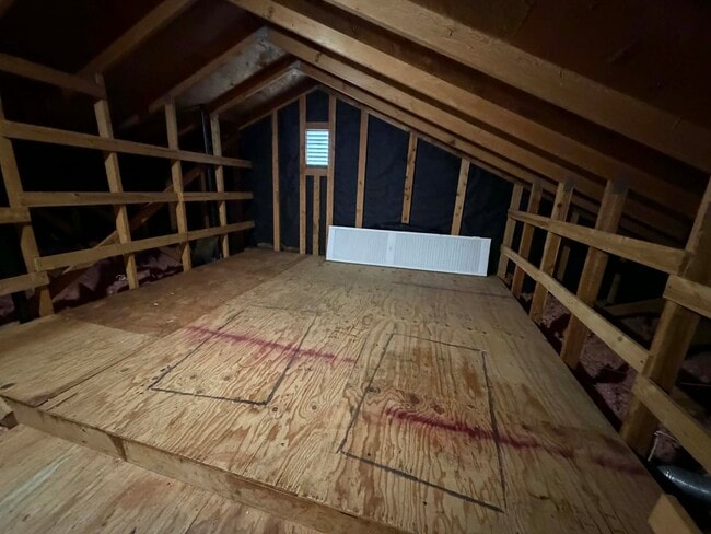 Building Photo - 725 Edelweiss Ln SE