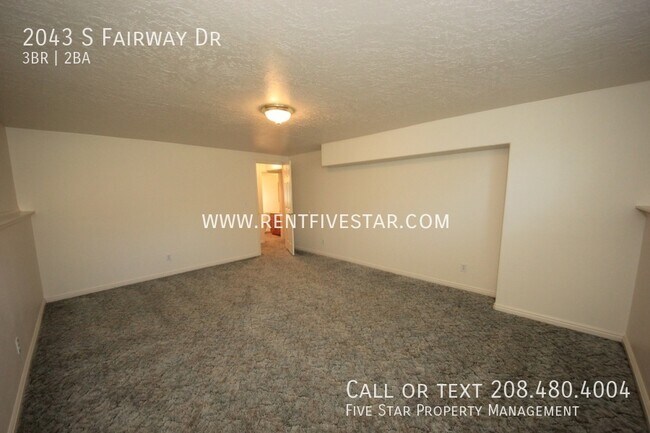 Building Photo - 2043 S Fairway Dr