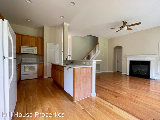 Building Photo - 4 br, 2.5 bath House - 118 N Fields Circle