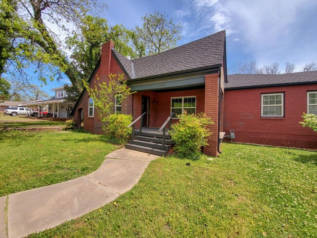 Building Photo - 3 Bedroom 2 Bath Home in Shawnee