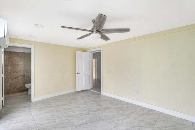 Building Photo - 4389 Bellewood St