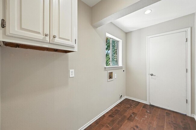 Building Photo - Stately 4-Bedroom Estate Home in Prestigio...