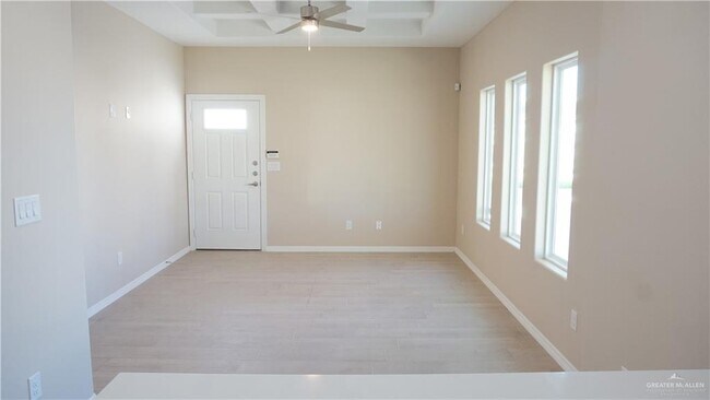 Building Photo - 30 W Kenwood St