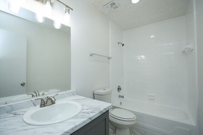 Building Photo - 19938 Laurel Trail Dr