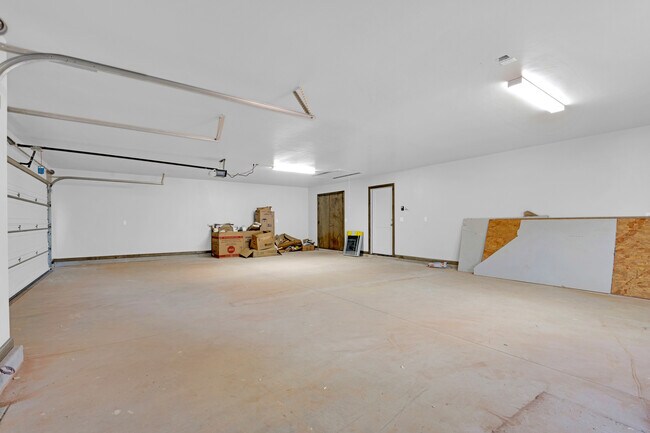 Building Photo - 12650 SE 134th St