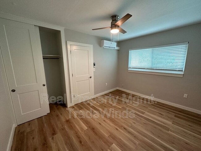 Building Photo - 1211 N Osceola Ave