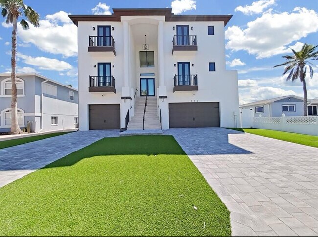 Building Photo - 882 Bay Point Dr