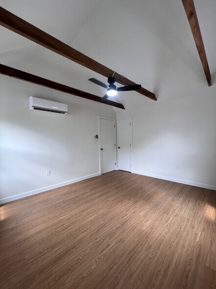 bed 1 - 206 S Chestnut St