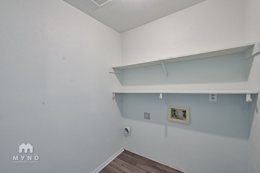 Building Photo - 4559 Sugar Bush Ct