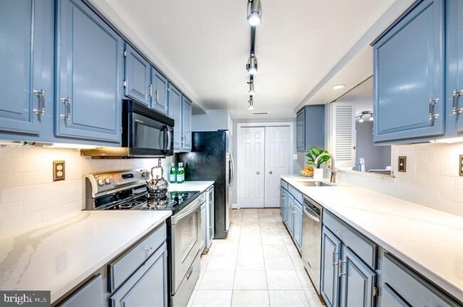 Building Photo - 1080 Wisconsin Ave NW