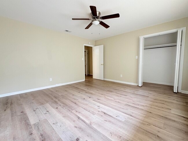 Building Photo - 828 Ingleside Ave