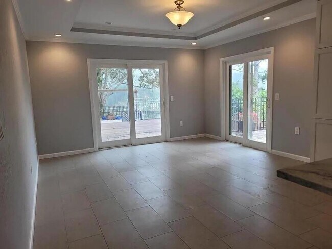 Building Photo - 1172 Park Pacifica Ave