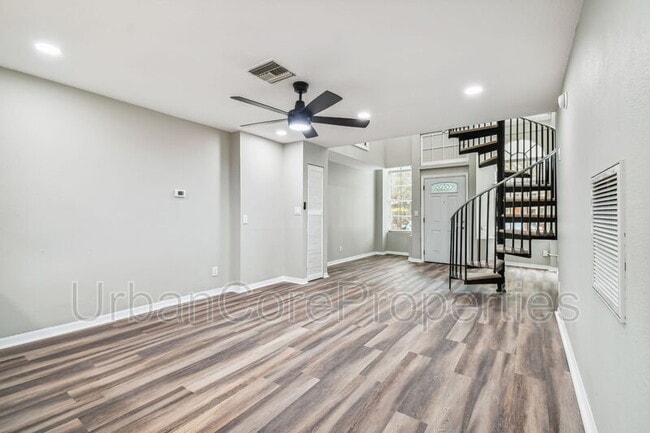 Building Photo - 440 2nd St N