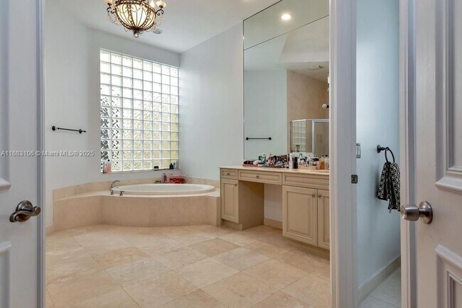 Building Photo - 17931 Lake Azure Way