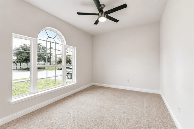 Building Photo - 4847 Sunflower St