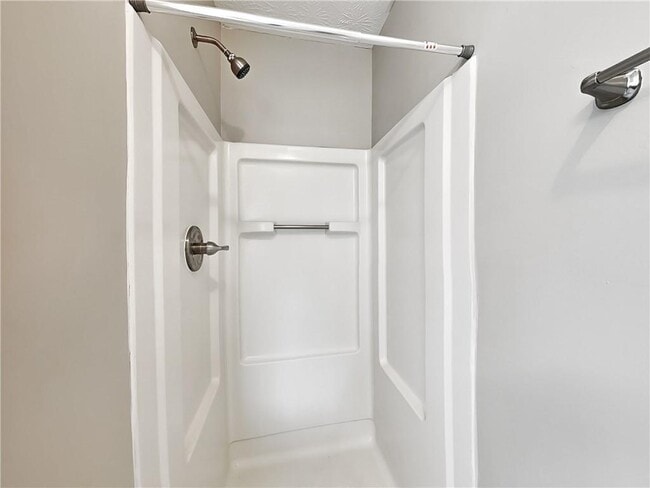 Building Photo - 136 Pecan Dr