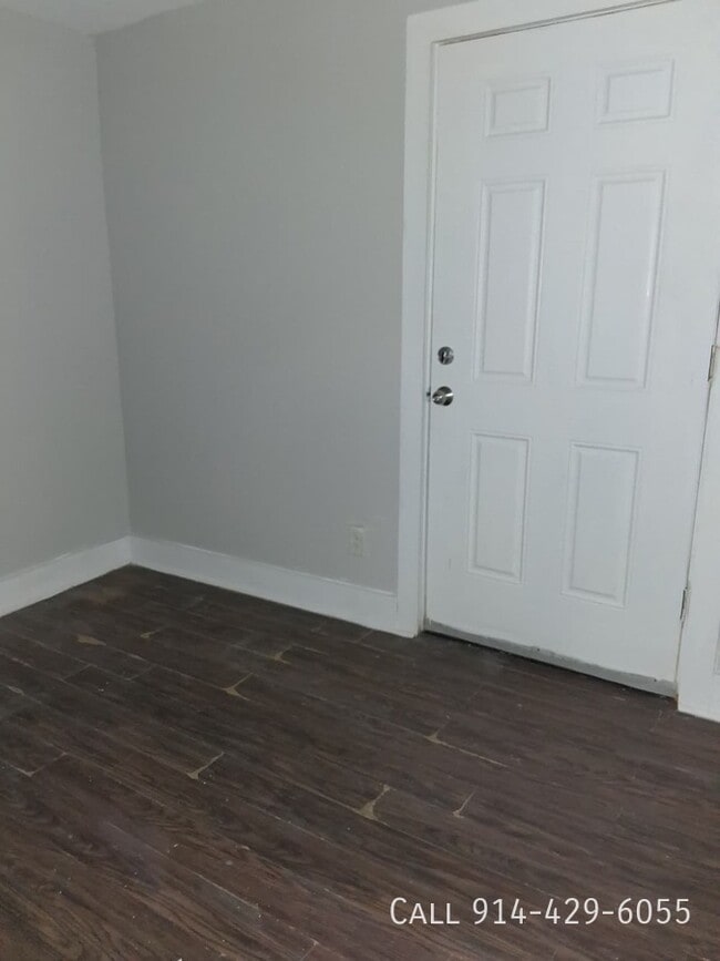 Building Photo - 23 E 4th St