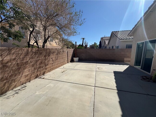 Building Photo - 1058 Warm Canyon Way