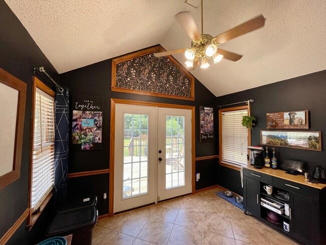Building Photo - 350 Katydid St