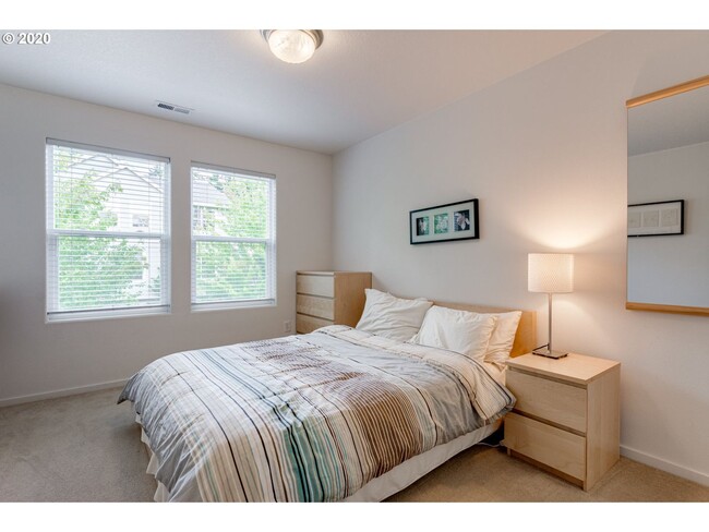Building Photo - Amberglen Neighborhood 3 Bed 2.5 Bath Townhome w/ Garage, A/C, Washer & Dryer~ Convenient to ONPR...