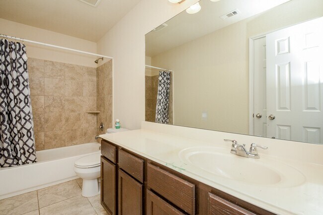 Building Photo - 2214 Forest Floor Ct