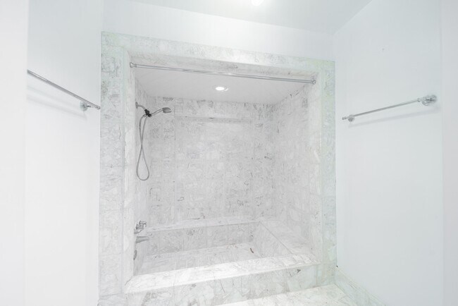 Building Photo - 15738 Fleetwood Oaks Dr