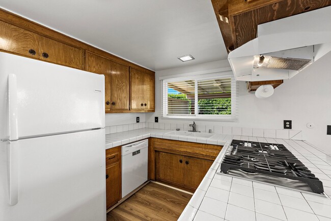 Building Photo - Spacious Home on Corner Lot!