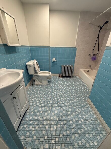 Bathroom - 140 E Jersey St
