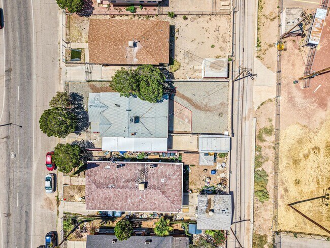 Building Photo - 2727 Grant Ave