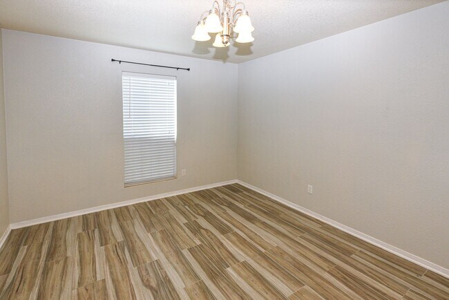 Building Photo - Elegant 4BR/3BA Home with Fireplace, Bonus Room and Open Layout!