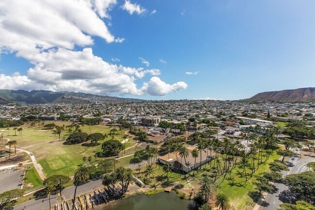 Building Photo - 2611 Ala Wai Blvd