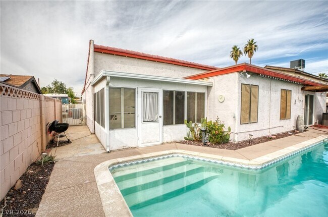 Building Photo - 3956 Clear View Dr