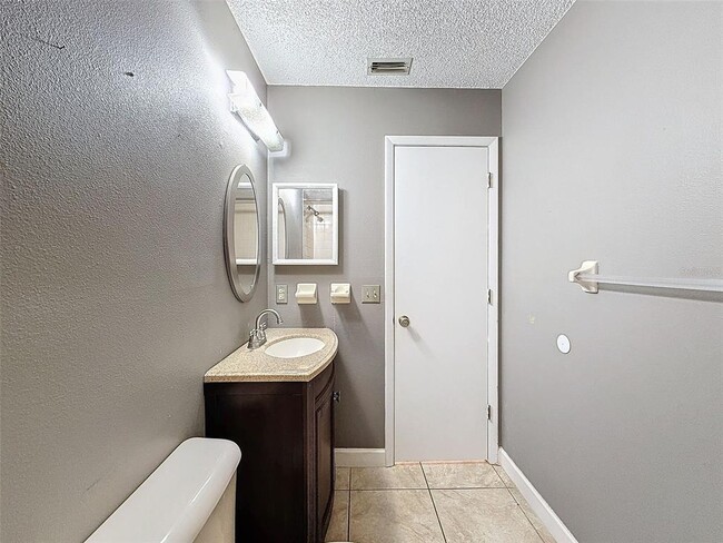 Building Photo - 7116 Barclay Ave