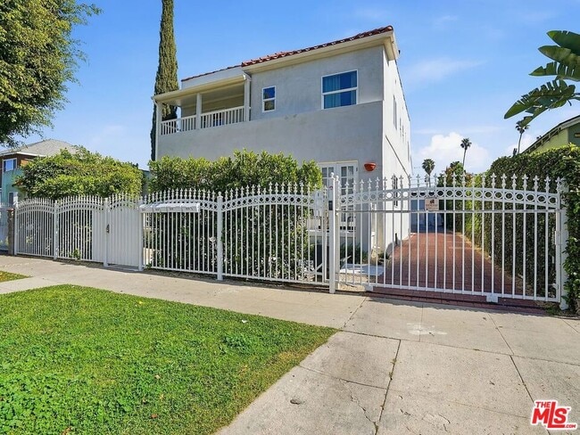 Building Photo - 3014 9th Ave