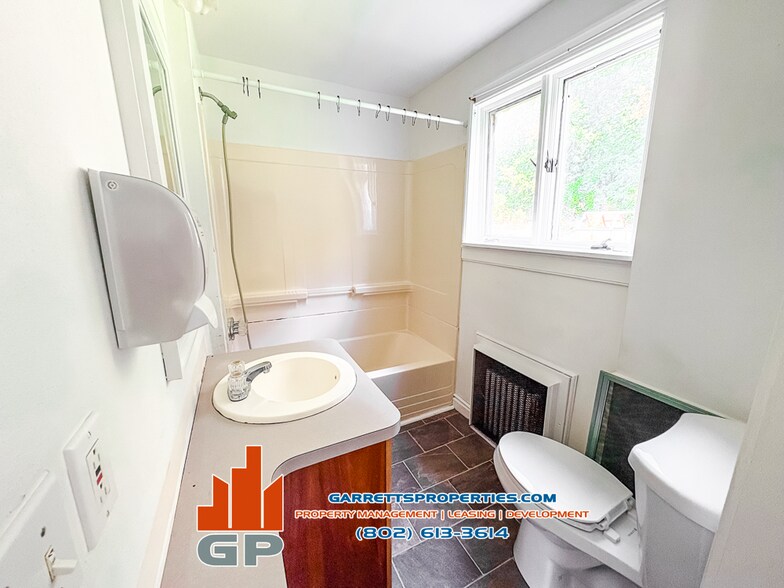 Building Photo - 16 Short St