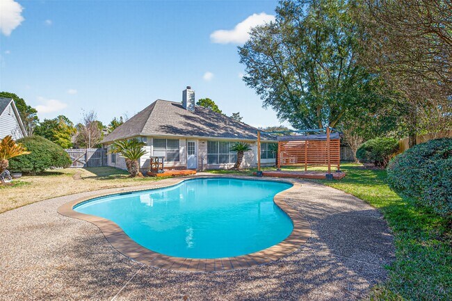 Building Photo - 15619 Winding Valley Dr