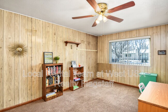 Building Photo - 2908 N Steves Blvd