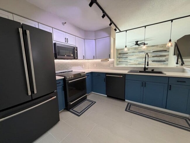 Building Photo - 117 Yacht Club Way