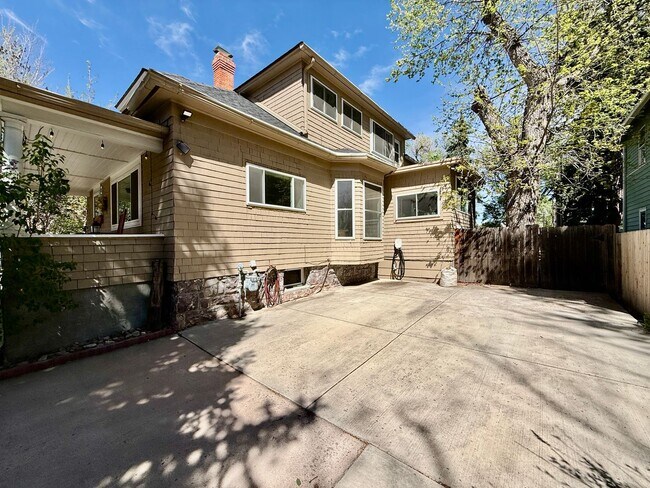 Building Photo - Distinguished 4 bed, 2 bath Bungalow in the Old North End