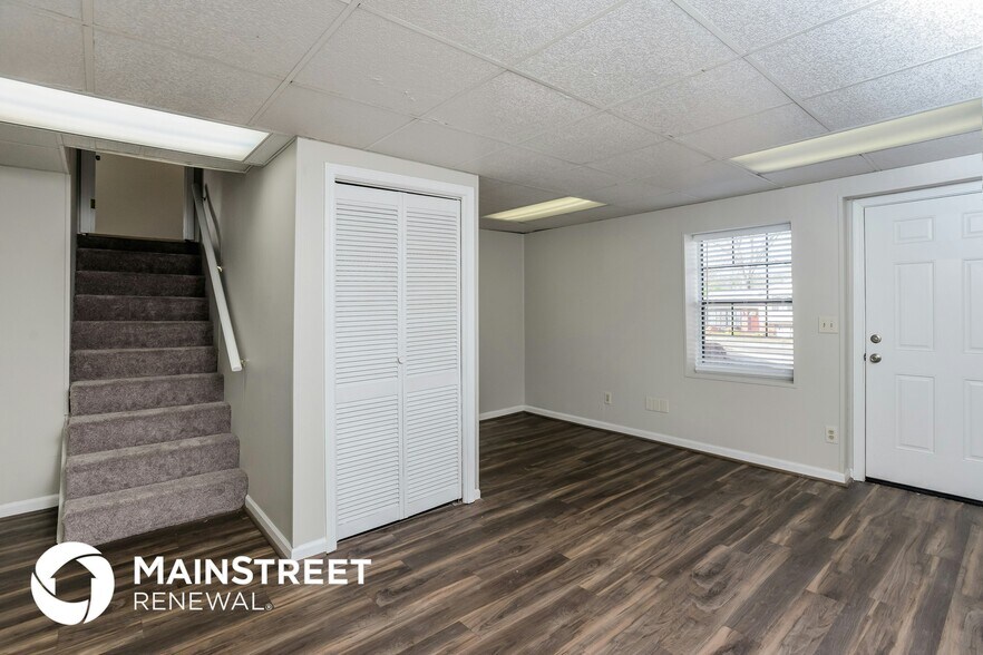 Building Photo - 1427 Edgefield Ln